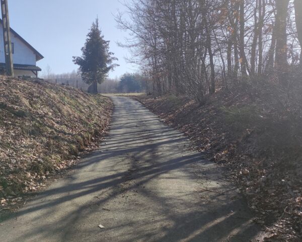 Nowy asfalt na ulicy Miłej w Brodłach