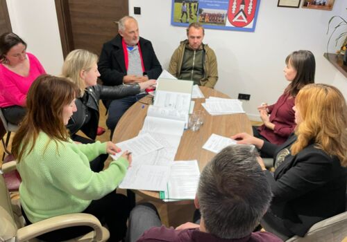 Umowa na chodnik i ciąg pieszo-jezdny wraz z odwodnienim na drodze z Alwerni do Poręby Żegoty podpisana