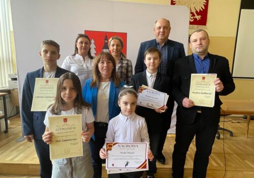 Zdolni, młodzi sportowcy otrzymali stypendia i nagrody Burmistrza