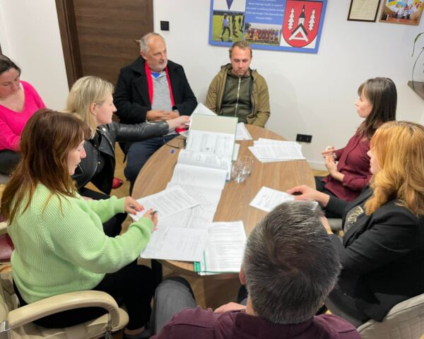 Umowa na chodnik i ciąg pieszo-jezdny wraz z odwodnienim na drodze z Alwerni do Poręby Żegoty podpisana